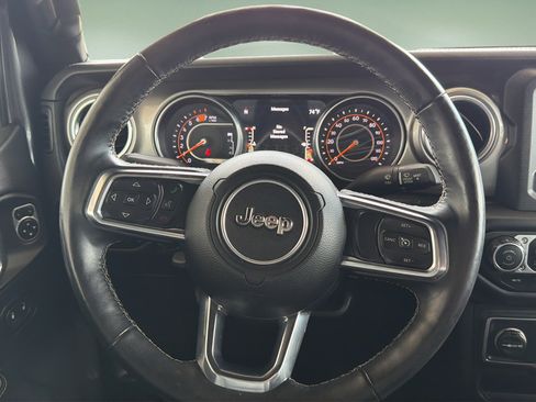 Used 2018 Jeep Wrangler Unlimited Sahara w/ Safety Group AWD/4WD image 9