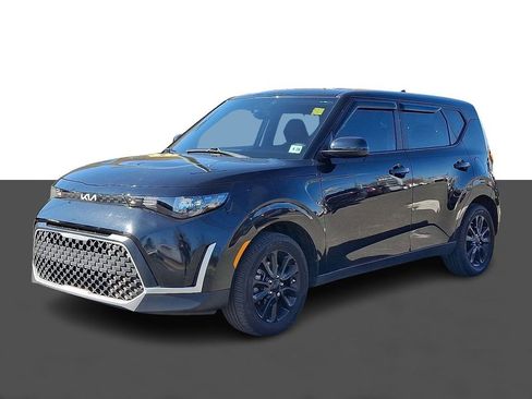 Used 2023 Kia Soul LX FWD image 3