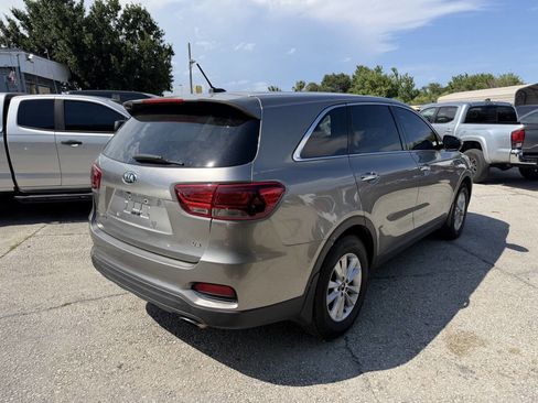 Used 2019 Kia Sorento FWD V6 image 4