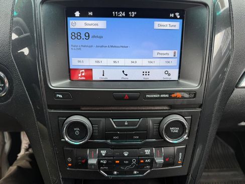 Used 2017 Ford Explorer XLT w/ XLT Appearance Package image 25