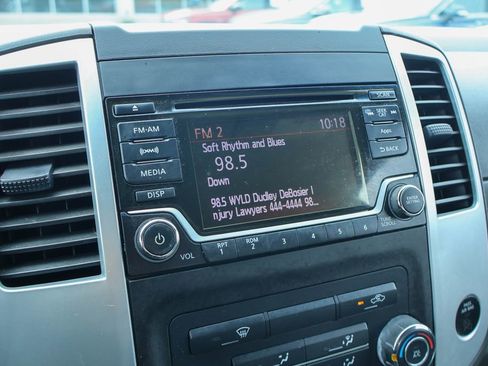 Used 2016 Nissan Frontier SV image 3