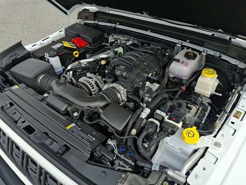 Used 2025 Jeep Gladiator Sport image 27