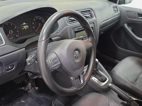 Used 2011 Volkswagen Jetta SE FWD image 14