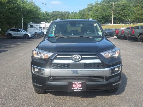 Used 2024 Toyota 4Runner Limited AWD/4WD image 4