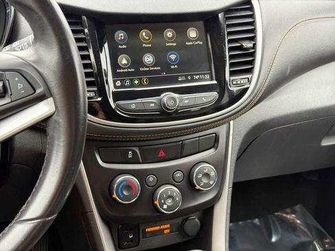 Used 2019 Chevrolet Trax LT w/ LT Convenience Package FWD image 22