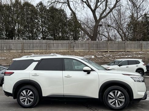 Used 2022 Nissan Pathfinder SL image 4