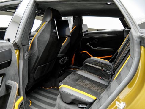 Used 2023 Lamborghini Urus Performante AWD/4WD image 47