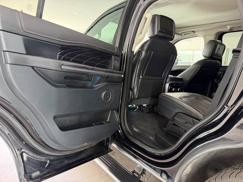 Used 2018 Ford Expedition Platinum AWD/4WD image 19