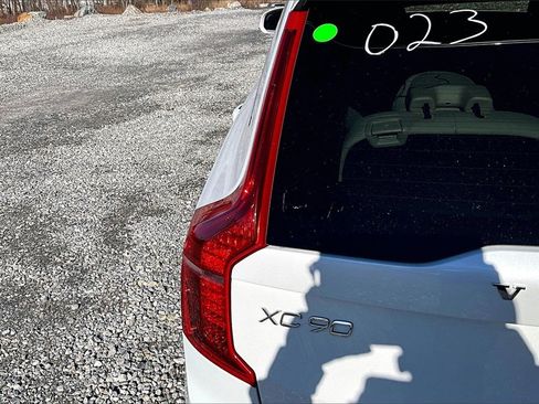 Used 2023 Volvo XC90 B5 Core image 28