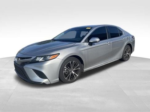 Used 2019 Toyota Camry SE FWD image 2