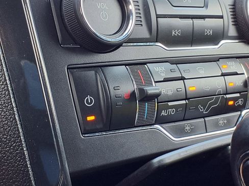 Used 2019 Ford Explorer XLT w/ Equipment Group 202A FWD image 5