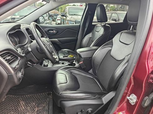 Used 2019 Jeep Cherokee Latitude Plus w/ Cold Weather Group AWD/4WD image 9