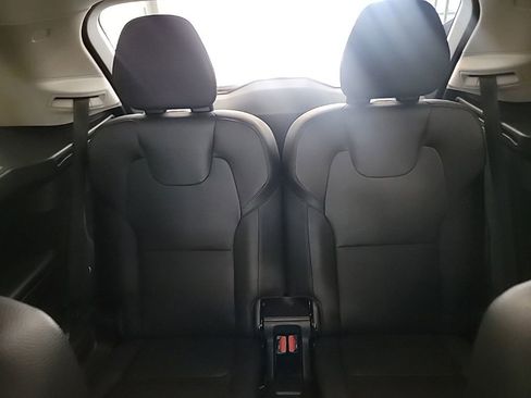 Used 2021 Volvo XC90 T6 Momentum w/ Advanced Package image 10