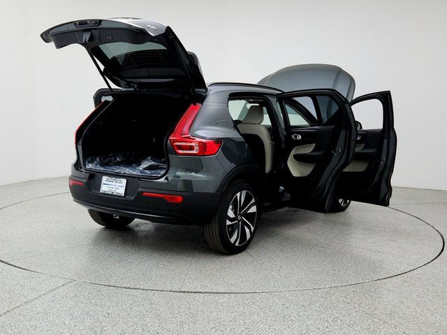 New 2026 Volvo XC40 B5 Ultra w/ Climate Package AWD/4WD image 11