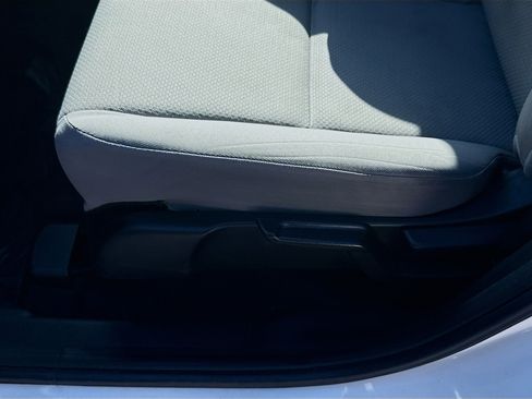 Used 2022 Honda HR-V LX image 17