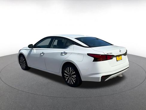 Used 2025 Nissan Altima 2.5 SV FWD image 10