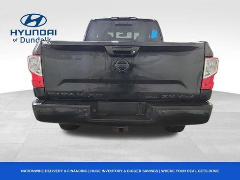 Used 2018 Nissan Titan SV w/ SV Convenience Package image 8