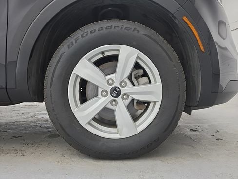 Used 2021 Kia Sorento LX AWD/4WD image 13