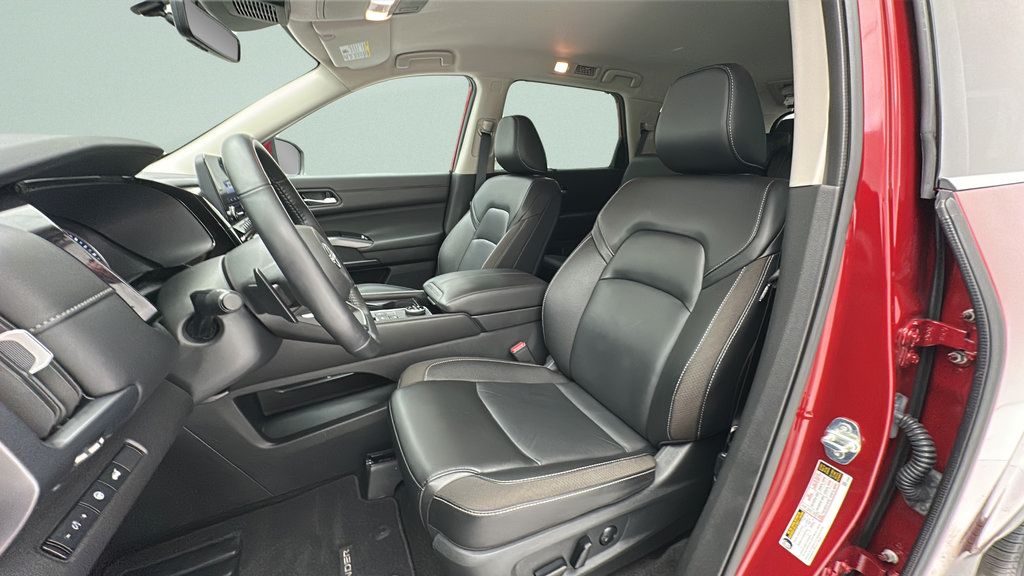 Used 2024 Nissan Pathfinder SL AWD/4WD image 13