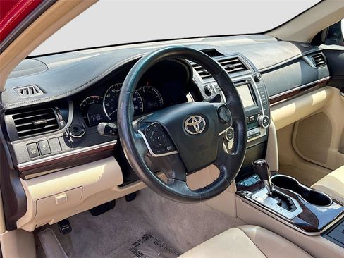 Used 2013 Toyota Camry XLE FWD image 9