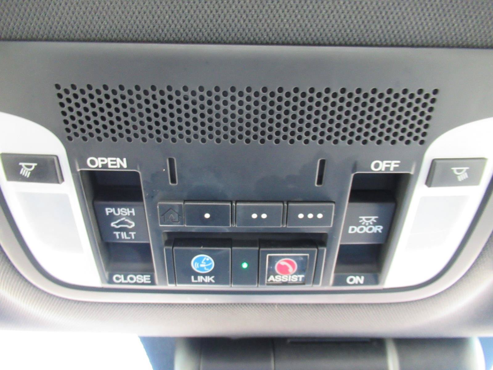 Used 2018 Acura ILX w/ Technology & A-SPEC Package FWD image 32
