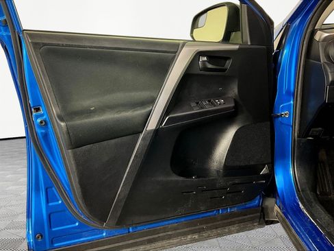 Used 2018 Toyota RAV4 LE w/ All Weather Liner Package FWD image 20