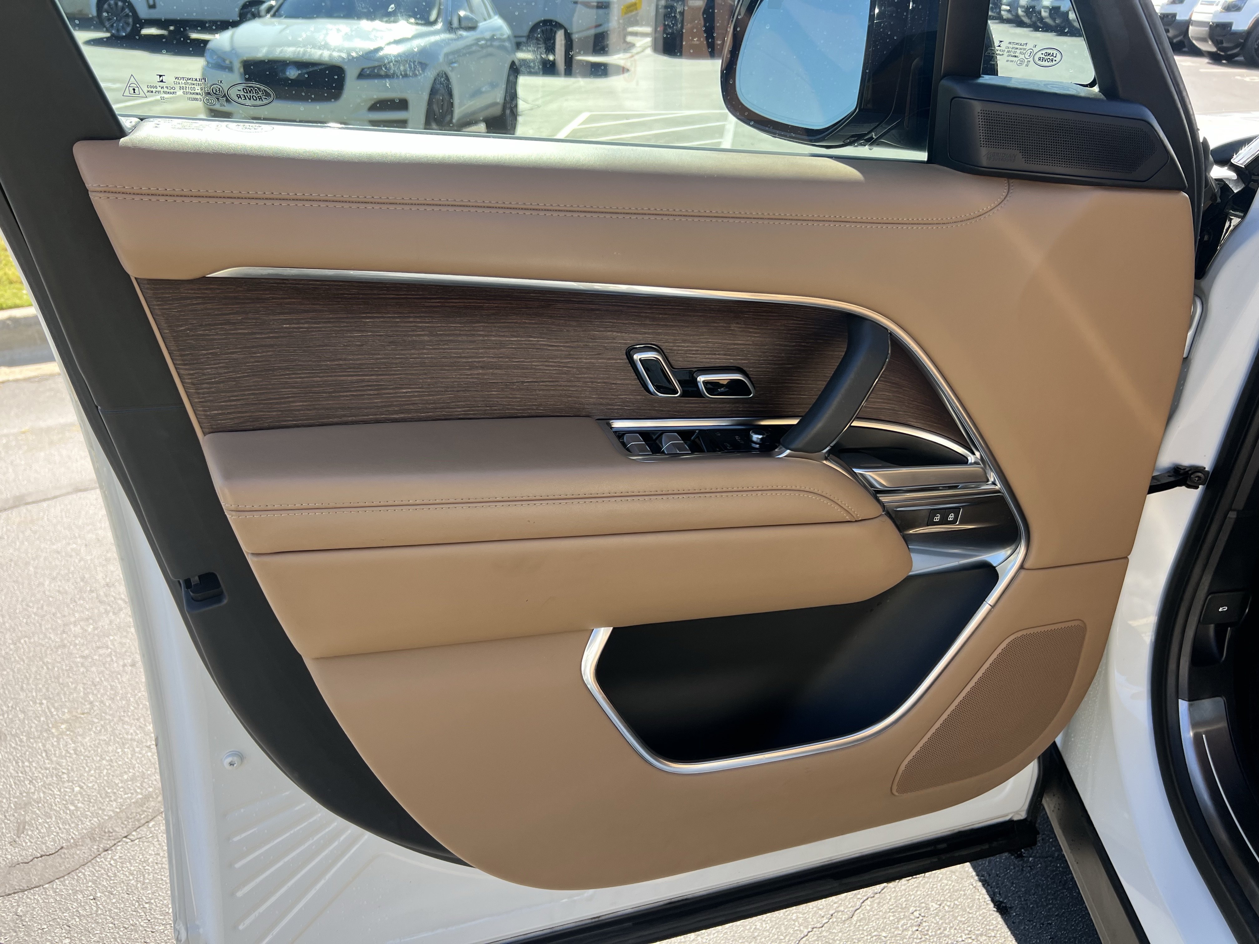 Used 2023 Land Rover Range Rover SE AWD/4WD image 15