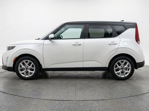 Used 2025 Kia Soul LX w/ LX Technology Package FWD image 5