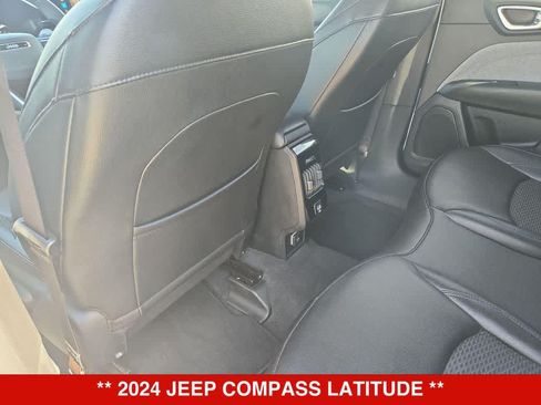 Used 2024 Jeep Compass Latitude AWD/4WD image 17