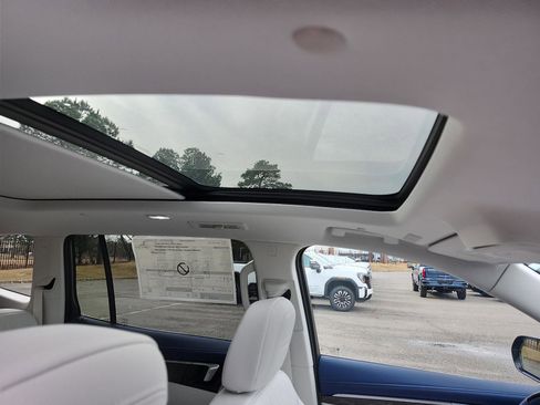 New 2026 Buick Enclave Avenir w/ Super Cruise Package image 8