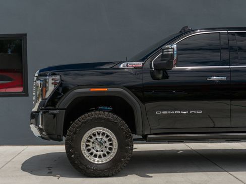 Used 2025 GMC Sierra 2500 Denali w/ Denali Reserve Package AWD/4WD image 16