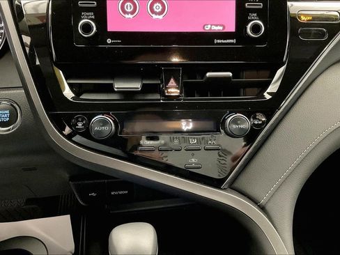 Used 2024 Toyota Camry SE image 34