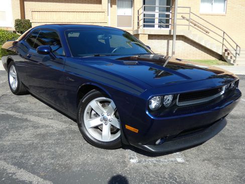 Used 2014 Dodge Challenger R/T image 5