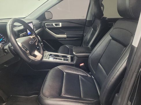 Used 2021 Ford Explorer XLT w/ Equipment Group 202A RWD image 17