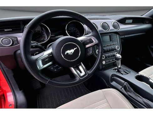 Used 2016 Ford Mustang GT RWD image 9