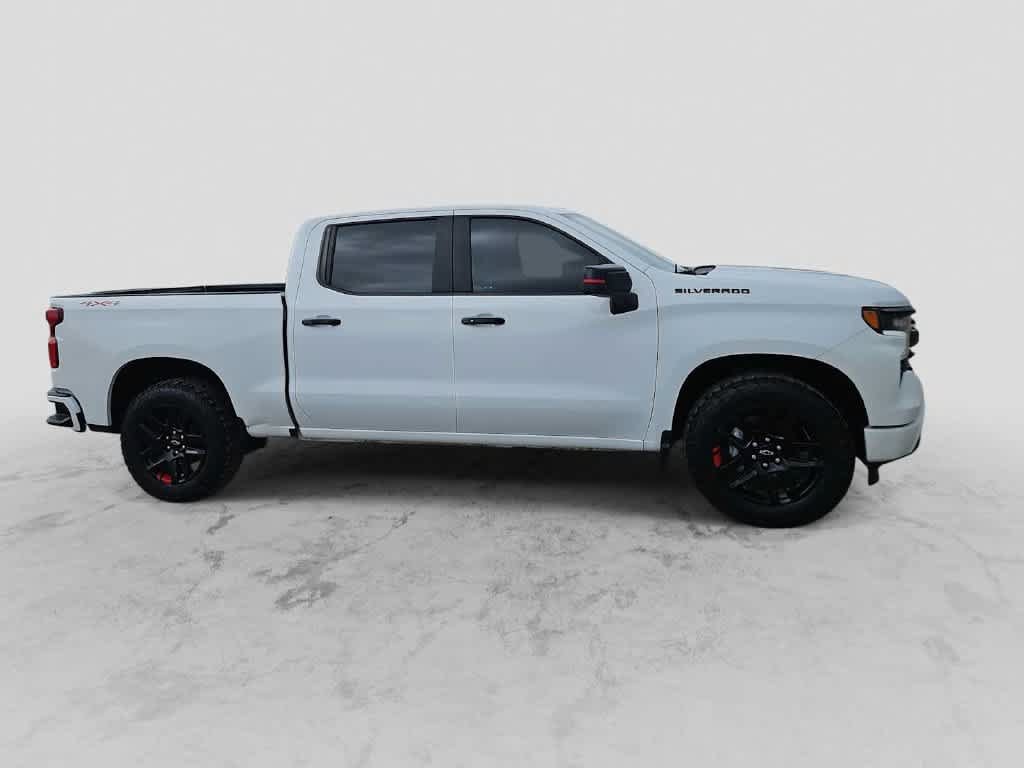 Used 2023 Chevrolet Silverado 1500 RST w/ Redline Edition AWD/4WD image 9
