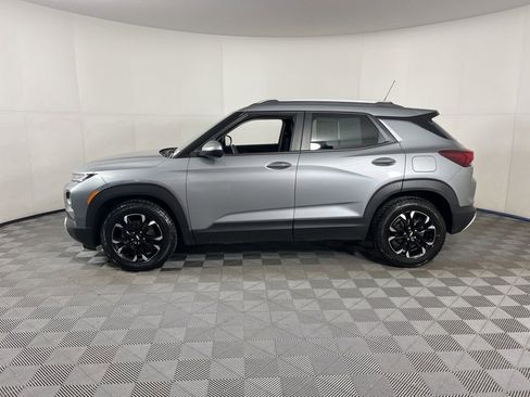 Used 2023 Chevrolet TrailBlazer LT image 2