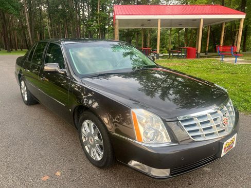 Used 2008 Cadillac DTS FWD image 4