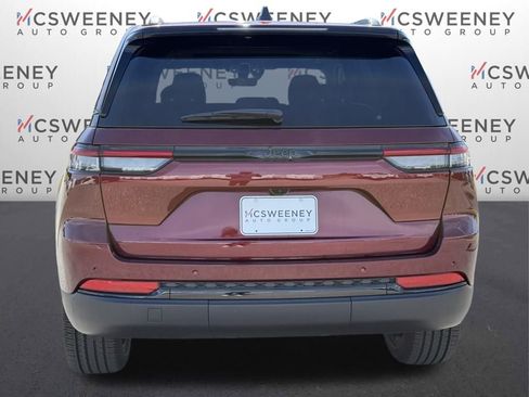 New 2025 Jeep Grand Cherokee Laredo image 4