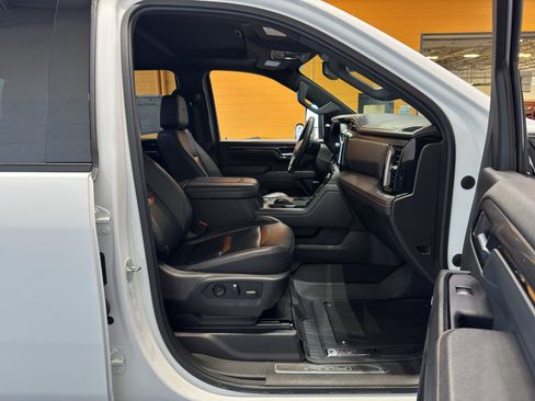 Used 2024 GMC Sierra 3500 AT4 w/ AT4 Preferred Package AWD/4WD image 21