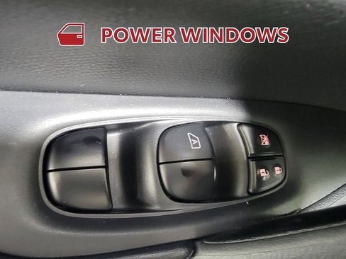 Used 2018 Nissan Rogue SV image 27