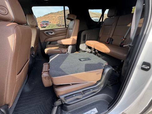 Used 2021 Chevrolet Suburban High Country image 10