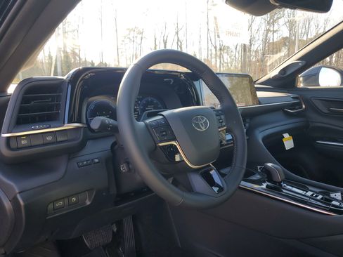 New 2026 Toyota Crown Platinum image 15