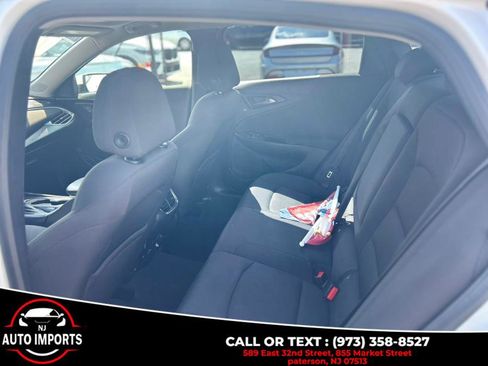 Used 2017 Chevrolet Malibu LT image 23