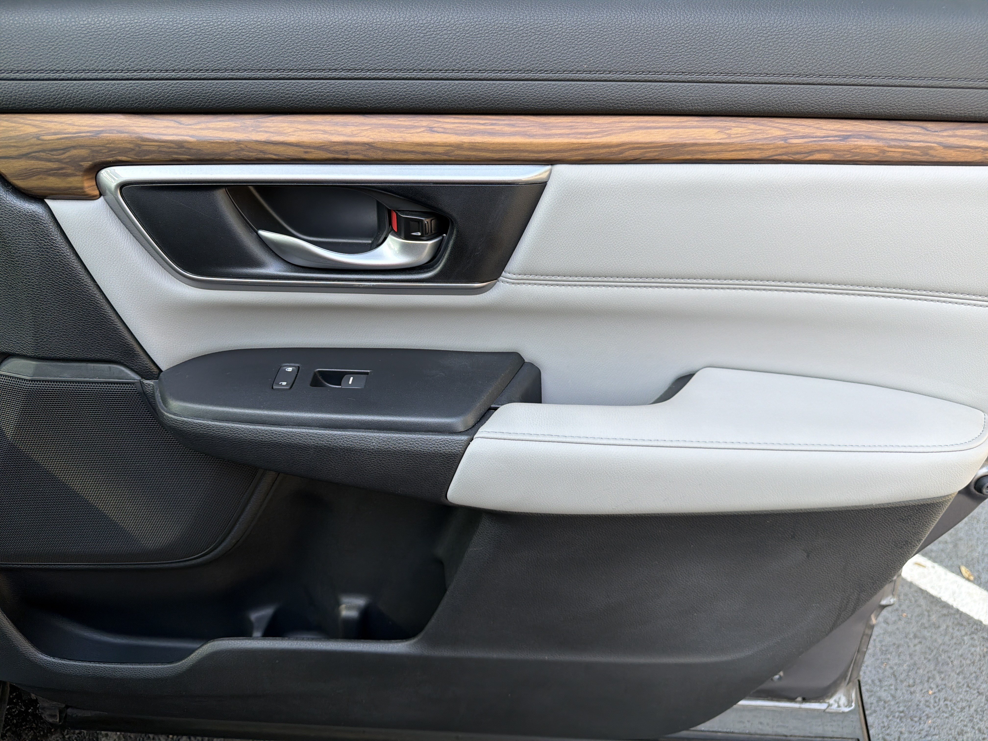 Used 2018 Honda CR-V Touring image 41