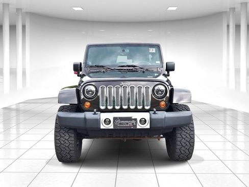 Used 2013 Jeep Wrangler Unlimited Sahara w/ Dual Top Group AWD/4WD image 8