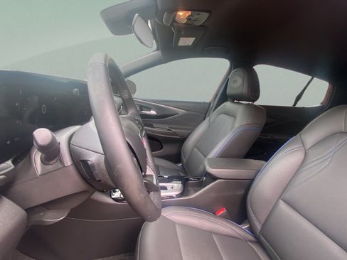 Used 2024 Buick Envista Sport Touring w/ Convenience I Package FWD image 14