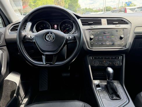 Used 2018 Volkswagen Tiguan SE w/ Panoramic Sunroof Package FWD image 15