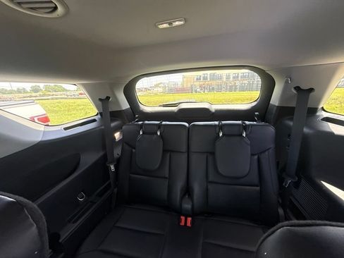 Used 2022 Ford Explorer XLT w/ Equipment Group 202A RWD image 5