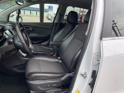 Used 2017 Chevrolet Trax LT w/ LT Convenience Package FWD image 10